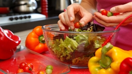 Cambiar hábitos alimenticios sólo en verano no tiene logra los efectos esperados