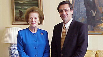 Chilenos desclasifican sus mejores anécdotas con Margaret Thatcher, hoy éxito de taquilla