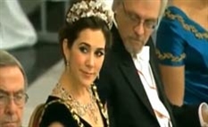 Una mirada indiscreta provoca un escándalo real